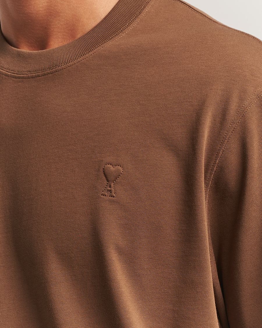 Herre | T-Shirts | AMI | Tonal Heart Logo T-Shirt Noisette
