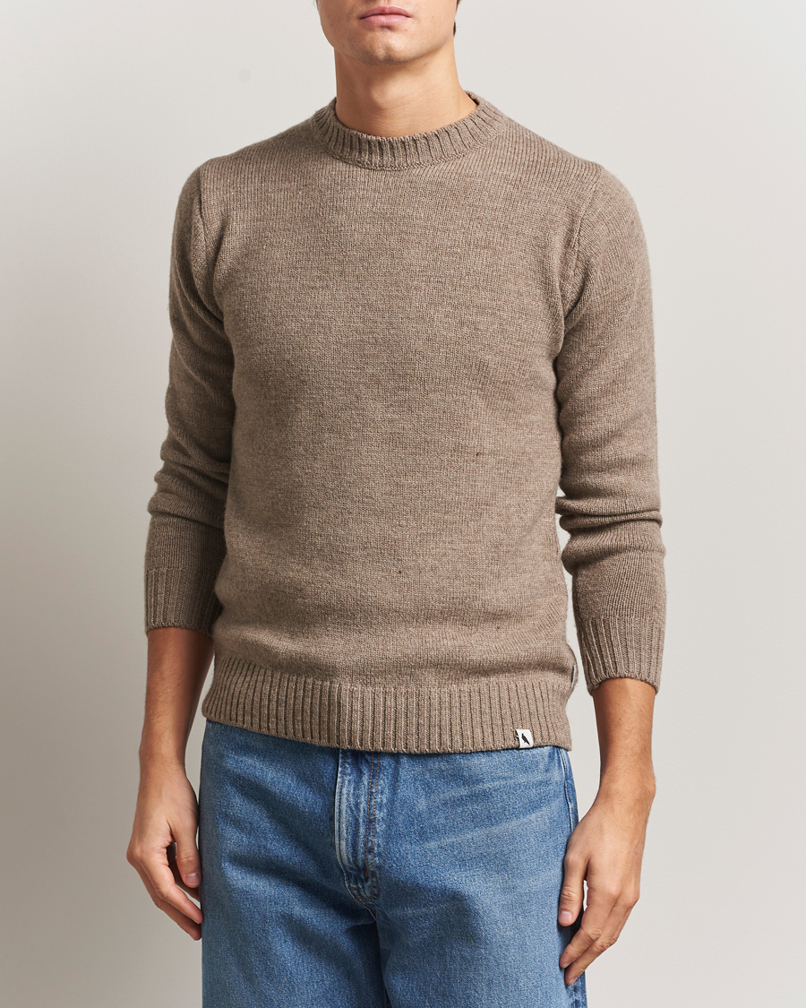 Herre | Gensere | Peregrine | Maker's Stitch Merino Crew Light Brown