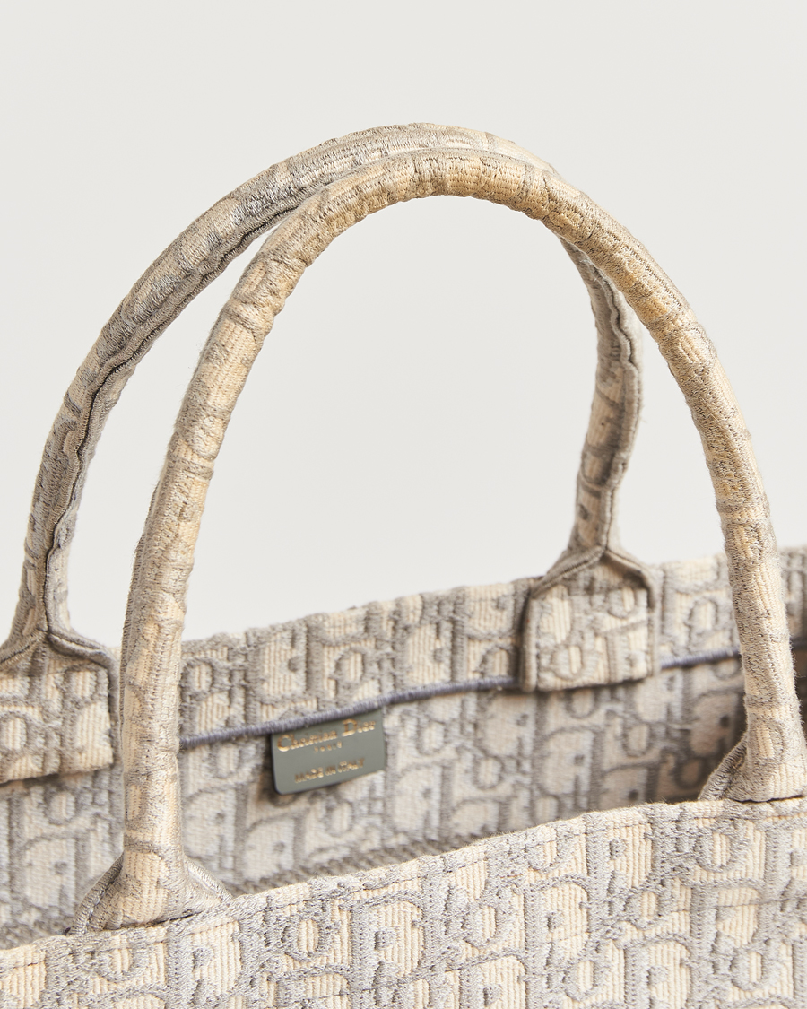 Herre | Pre-Owned & Vintage Bags | Dior Pre-Owned | Medium Dior Book Tote Light grey
