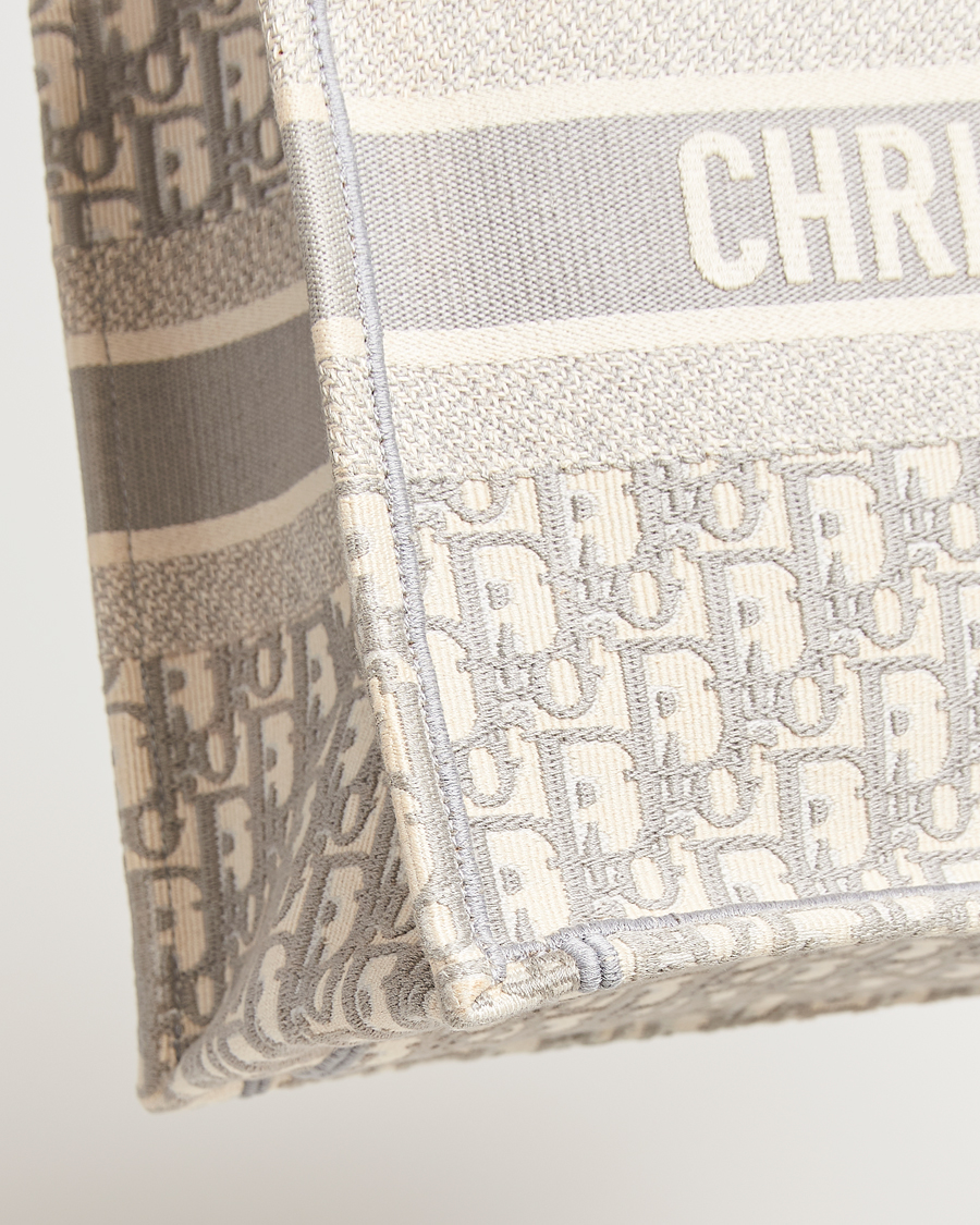 Herre | Pre-Owned & Vintage Bags | Dior Pre-Owned | Medium Dior Book Tote Light grey