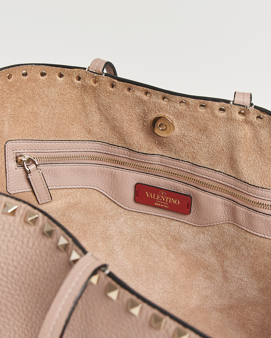Herre | Pre-Owned & Vintage Bags | Valentino Pre-Owned | Medium Rockstud Tote Bag Poudre
