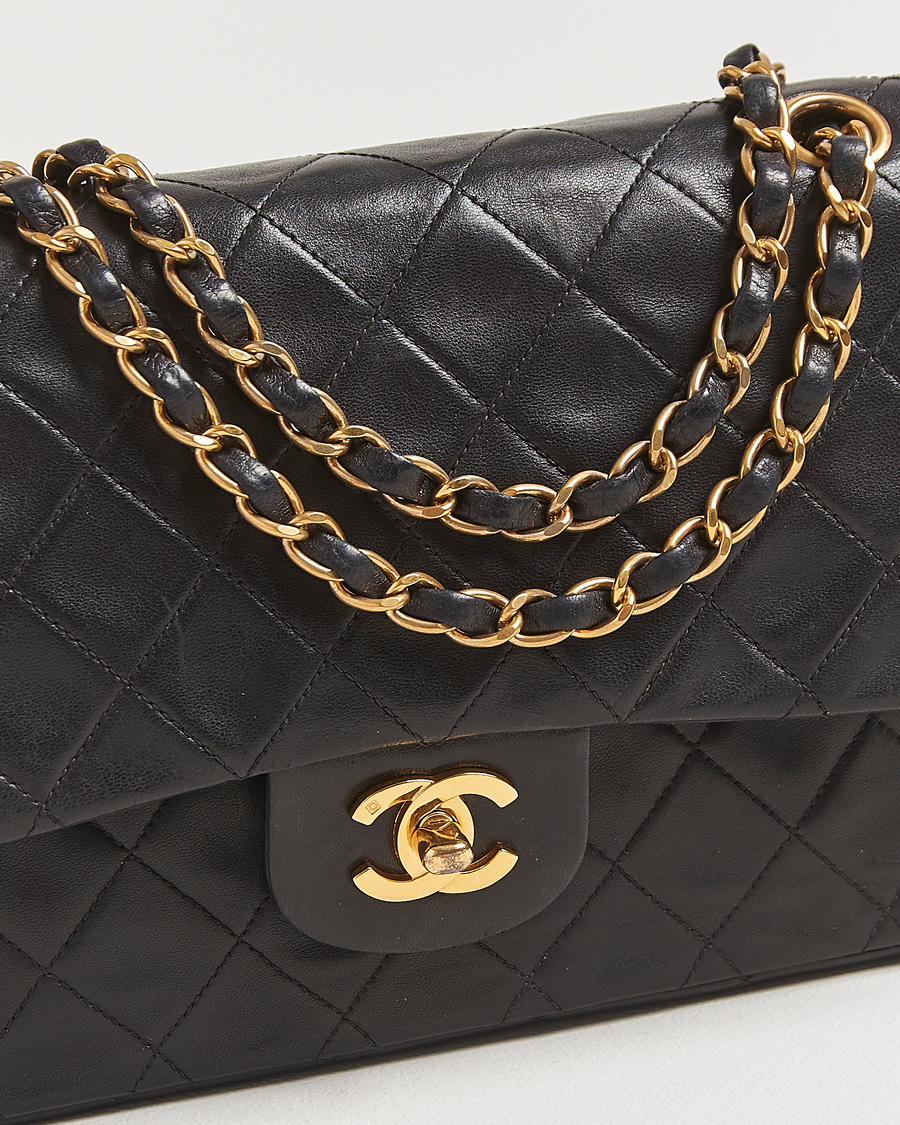 Herre | Gifts for Her | Chanel Pre-Owned | Classic Double Flap Medium Lambskin Black