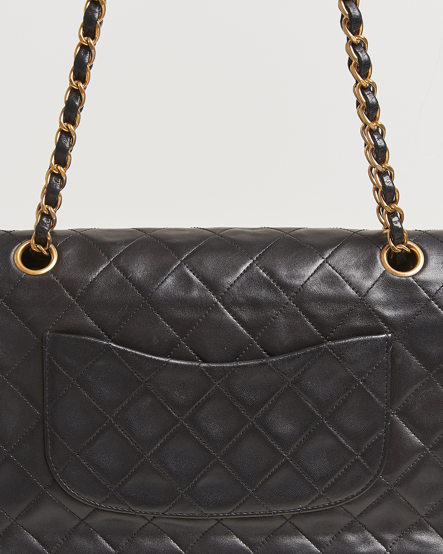 Herre | Gifts for Her | Chanel Pre-Owned | Classic Double Flap Medium Lambskin Black