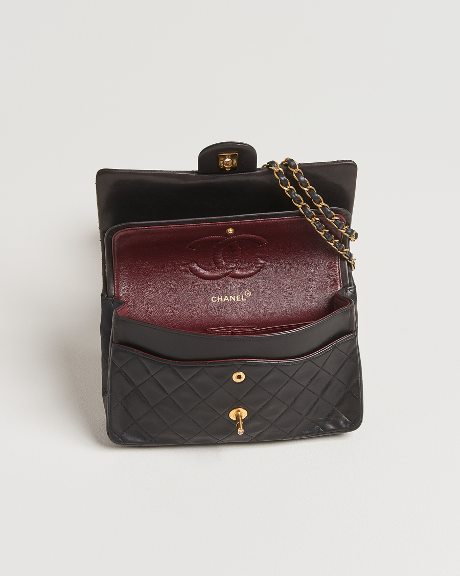 Herre | Gifts for Her | Chanel Pre-Owned | Classic Double Flap Medium Lambskin Black