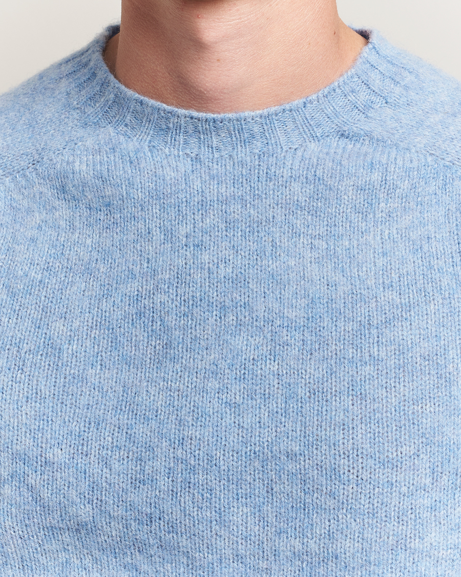 Herre | Gensere | Harley Of Scotland | Brushed Supersoft Lambswool Crewneck Glacier
