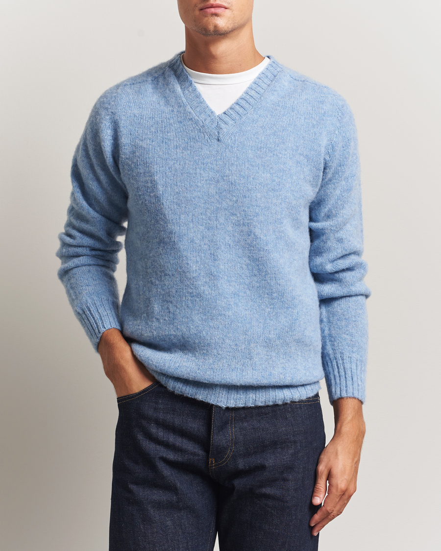 Herre | Gensere | Harley Of Scotland for Care of Carl | Harley Of Scotland Brushed Supersoft Lambswool V-Neck Light Blue