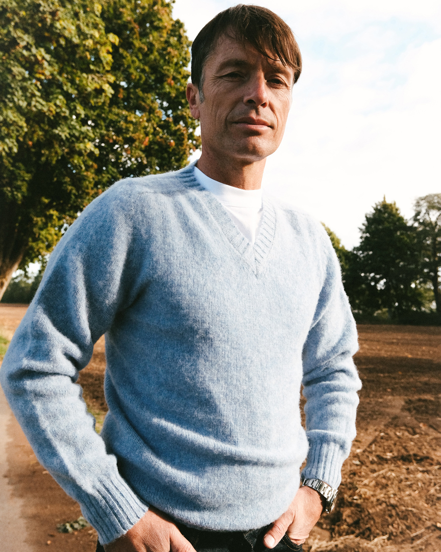 Herre | Gensere | Harley Of Scotland for Care of Carl | Brushed Supersoft Lambswool V-Neck Light Blue