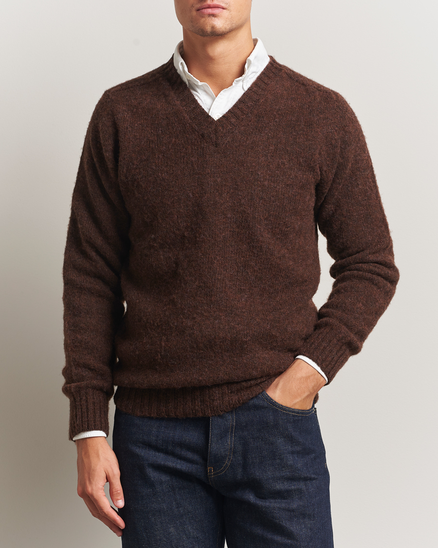 Herre | Gensere | Harley Of Scotland for Care of Carl | Harley Of Scotland Brushed Supersoft Lambswool V-Neck Brown