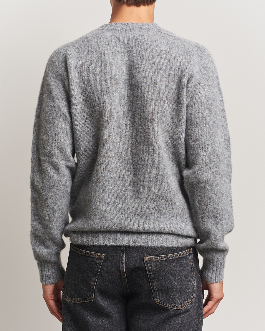 Herre | Gensere | Harley Of Scotland for Care of Carl | Brushed Supersoft Lambswool V-Neck Mid Grey