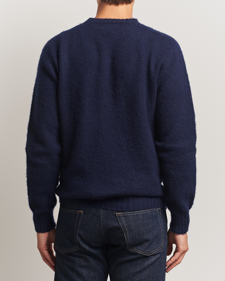 Herre | Gensere | Harley Of Scotland for Care of Carl | Harley Of Scotland Brushed Supersoft Lambswool V-Neck Navy