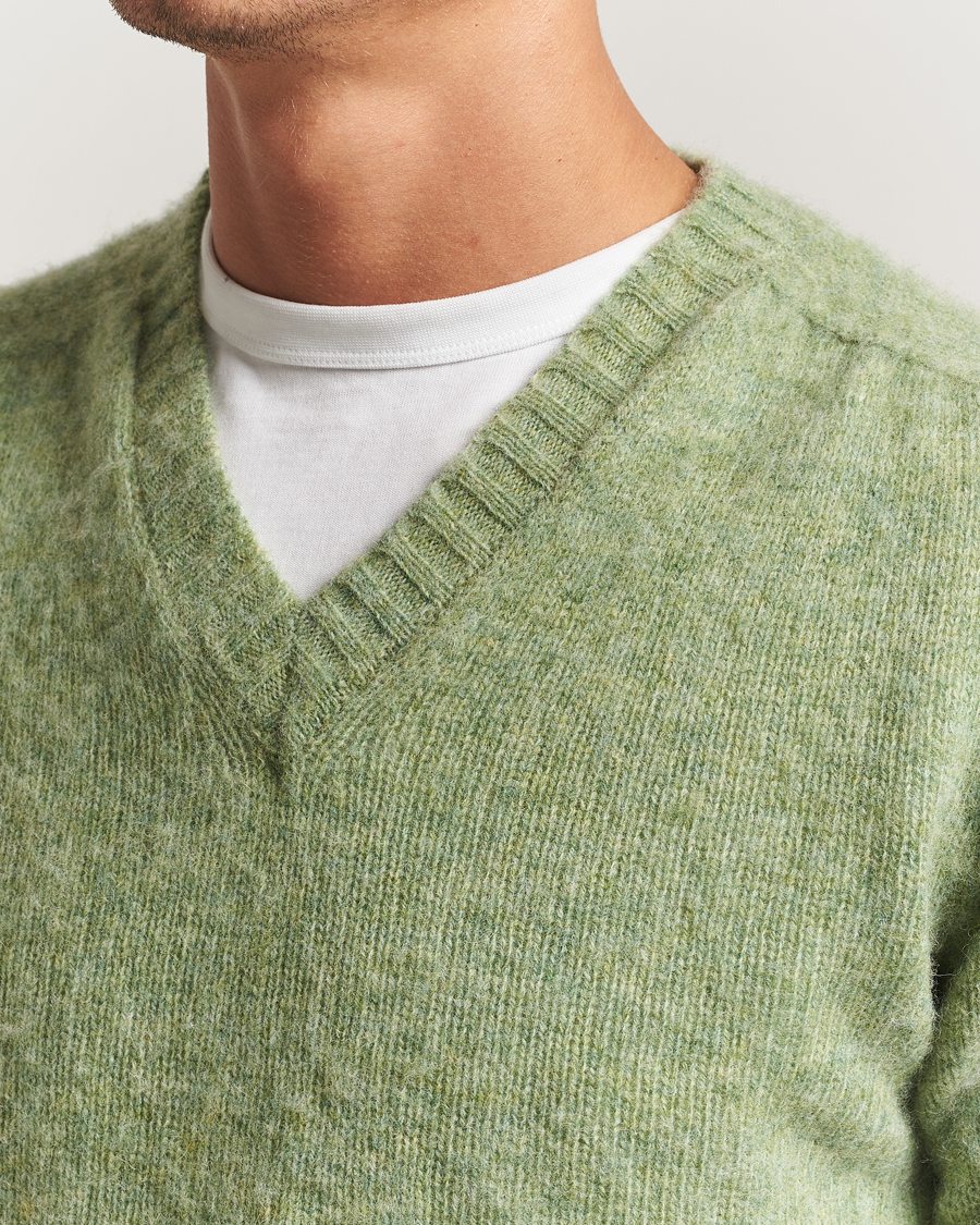 Herre | Gensere | Harley Of Scotland | Brushed Supersoft Lambswool V-Neck Light Green