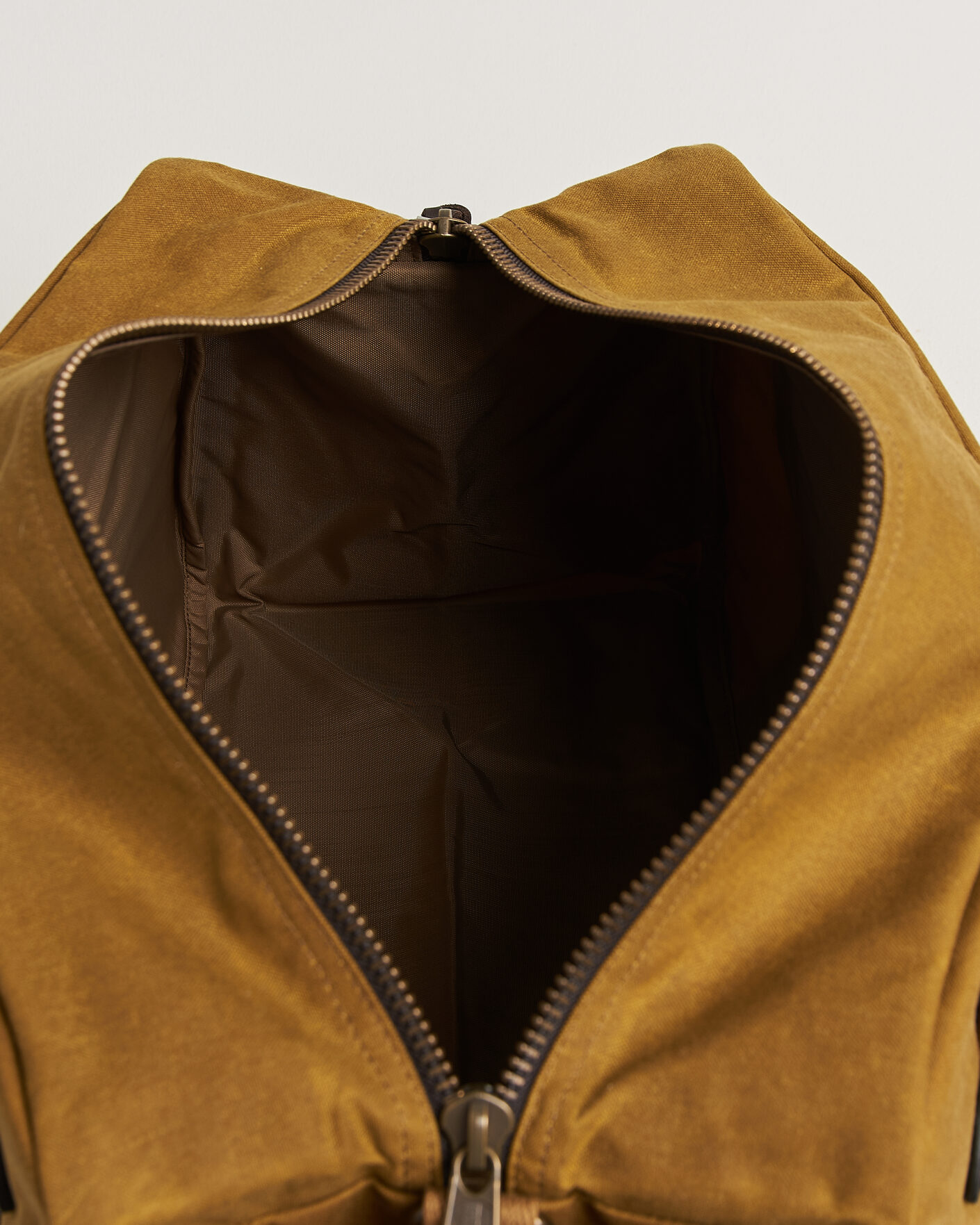 Herre | Vesker | Filson | Tin Cloth Small Duffle Tan