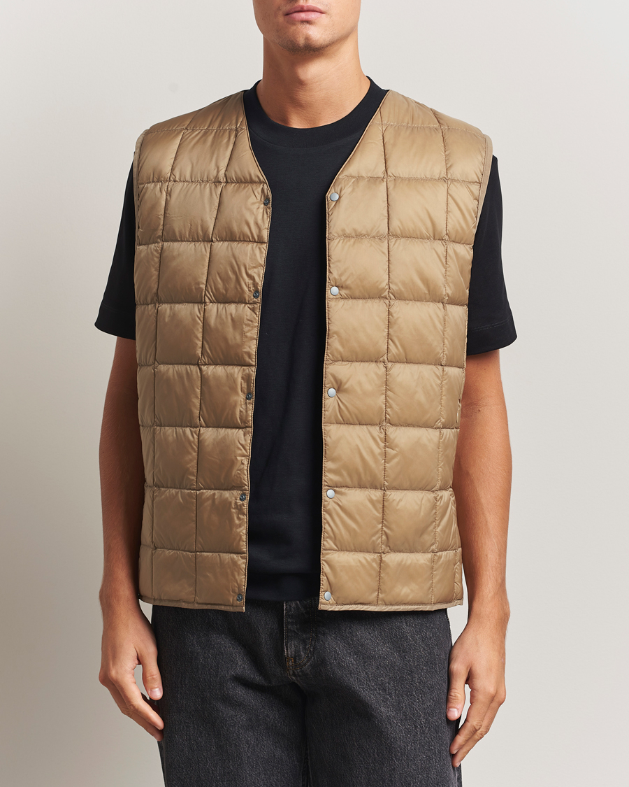Herre | Vester | TAION | V-Neck Lightweight Down Vest Greige