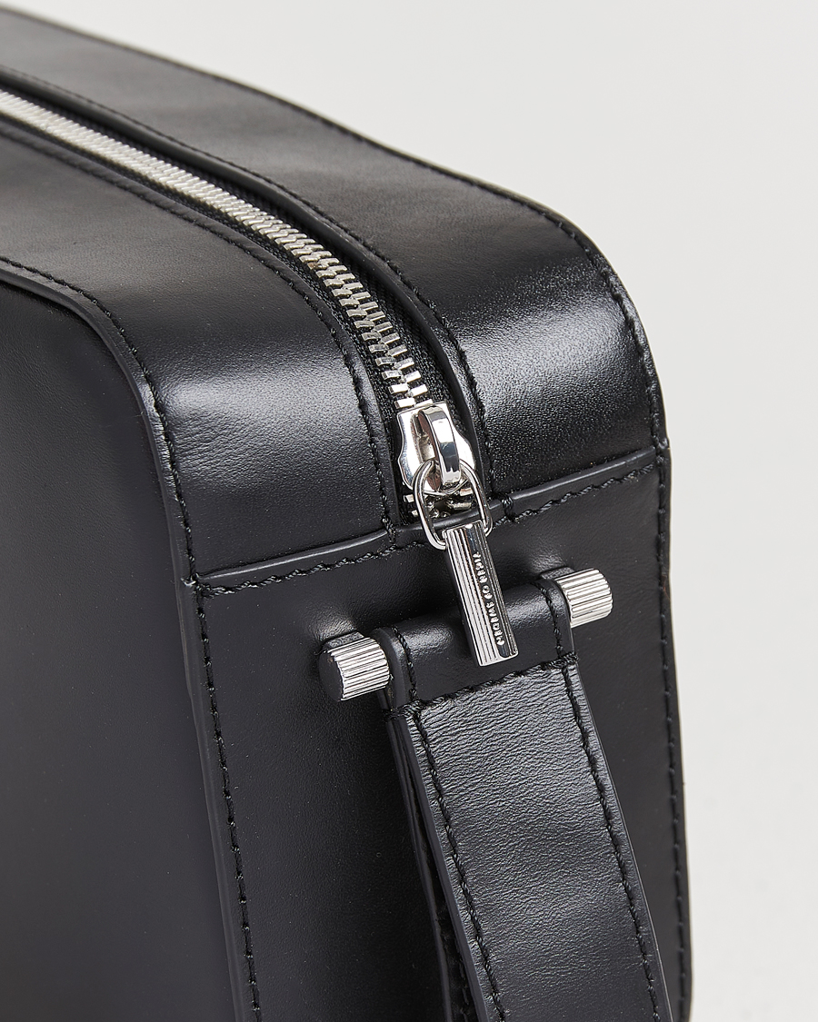 Herre | Vesker | Tiger of Sweden | Balnea Smooth Leather Washbag Black