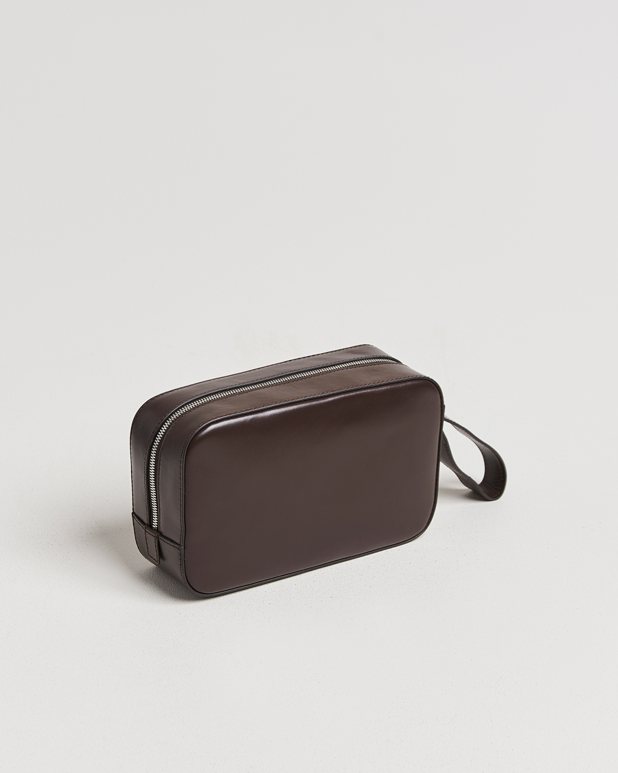 Herre | Vesker | Tiger of Sweden | Balnea Smooth Leather Washbag Dark Brown