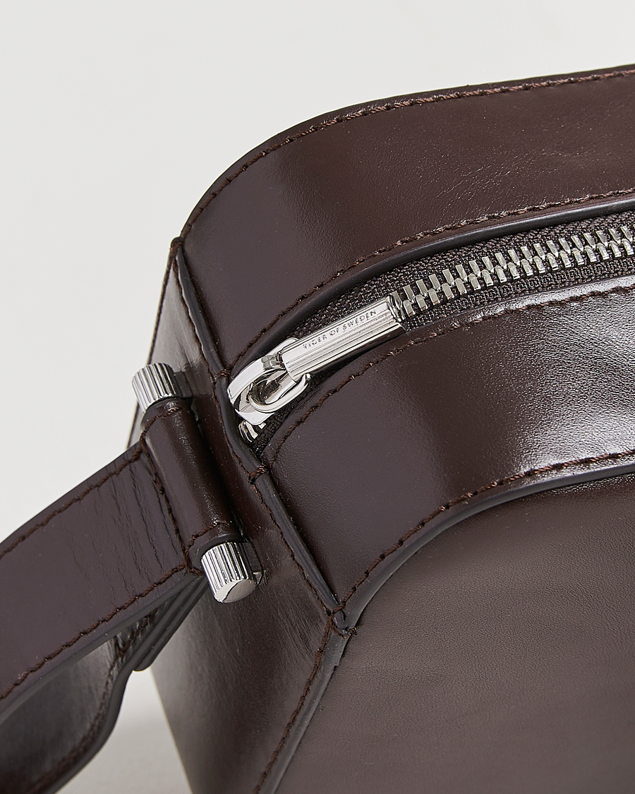 Herre | Vesker | Tiger of Sweden | Balnea Smooth Leather Washbag Dark Brown