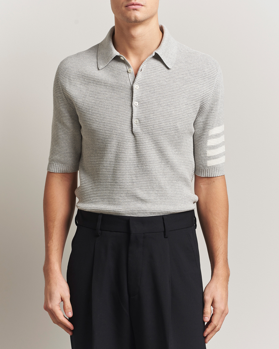 Herre | Pikéer | Thom Browne | Textured 4 Bar Knitted Polo Light Grey