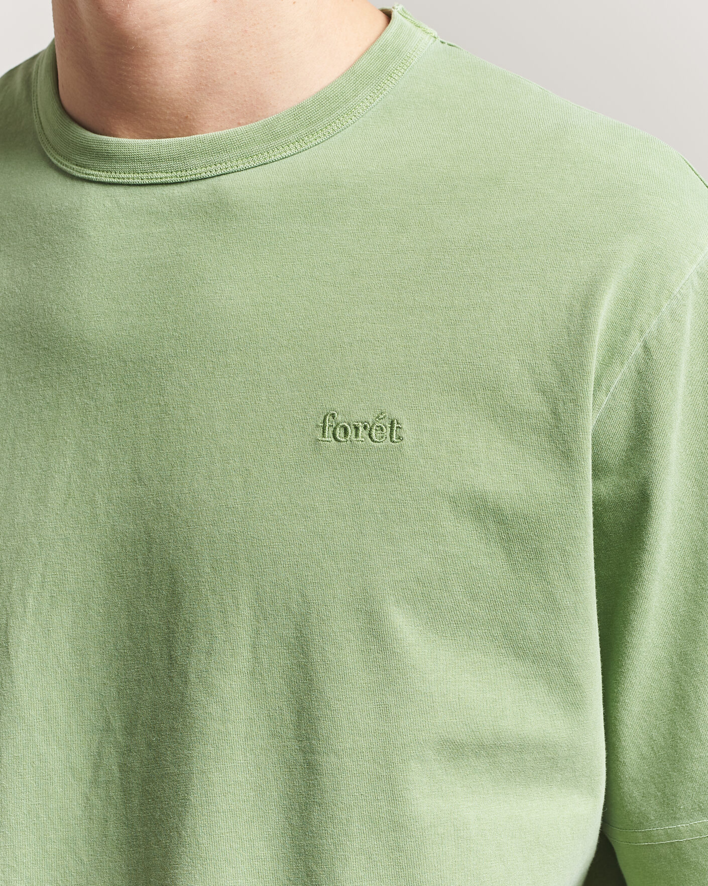 Herre | T-Shirts | Forét | Park Loose Fit T-Shirt Vibrant Moss