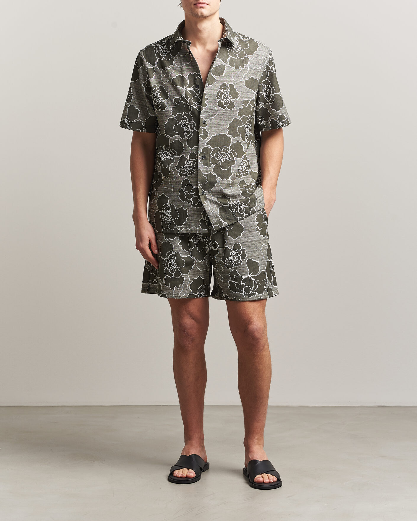 Herre | Shorts | LES DEUX | Charlie Poppy AOP Shorts Olive Night