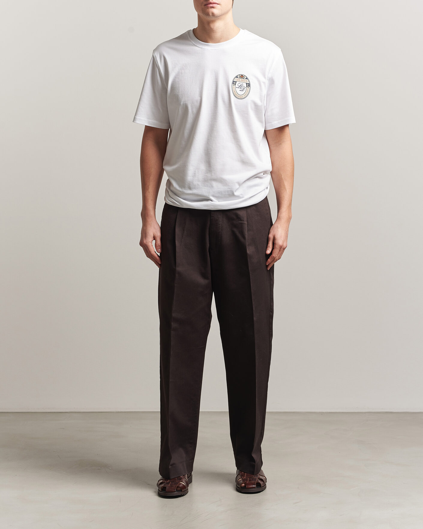 Herre | T-Shirts | LES DEUX | Brday Emblem T-Shirt White