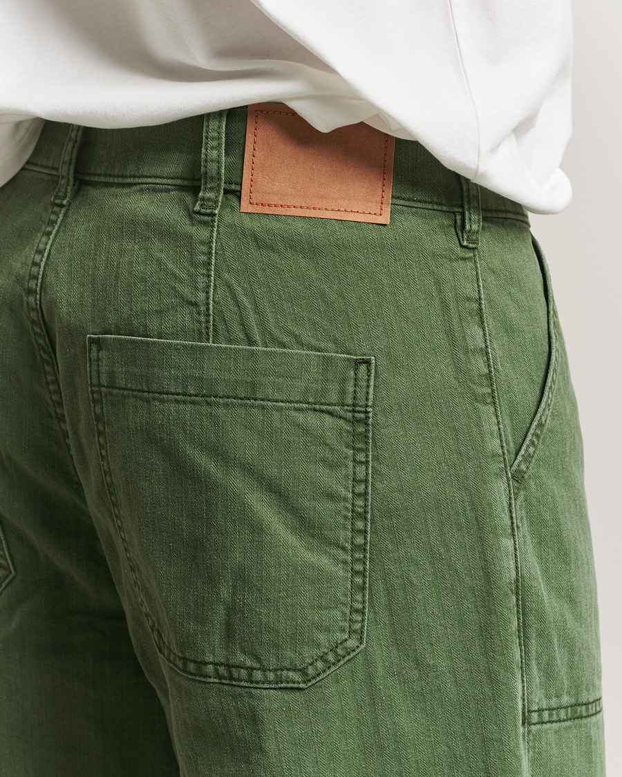 Herre | Bukser | Jeanerica | Genua Herringbone Worker Chino Chevron Green