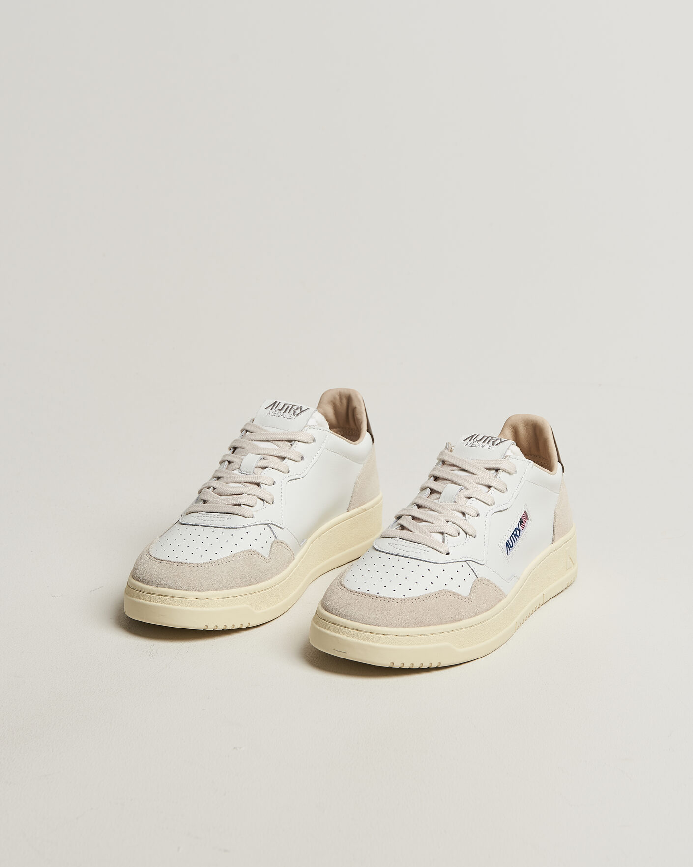 Herre | Sneakers | Autry | Medalist Low Leather/Suede Sneaker White/Teak