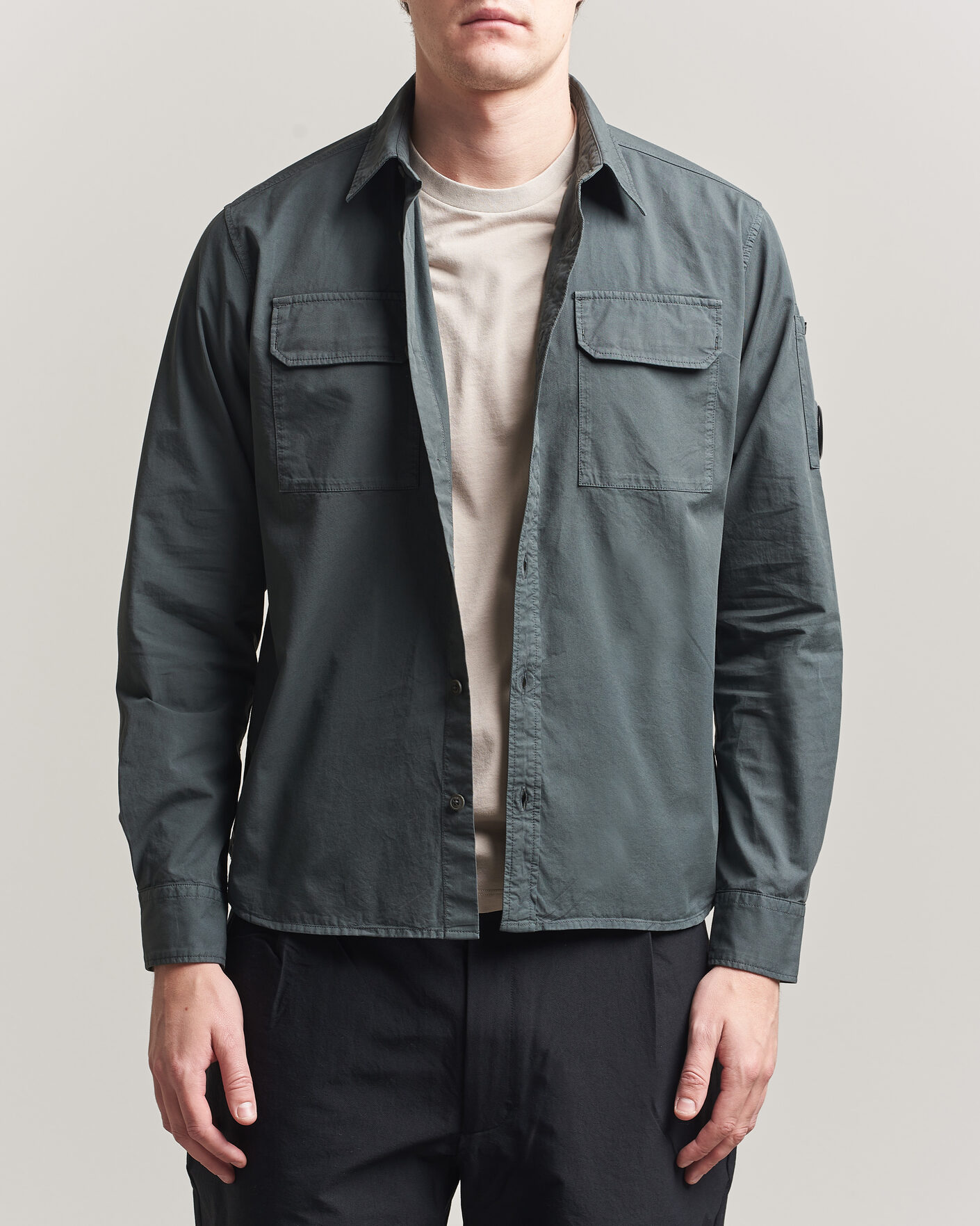 Herre | Skjorter | C.P. Company | Organic Gabardine Pocket Shirt Dark Grey