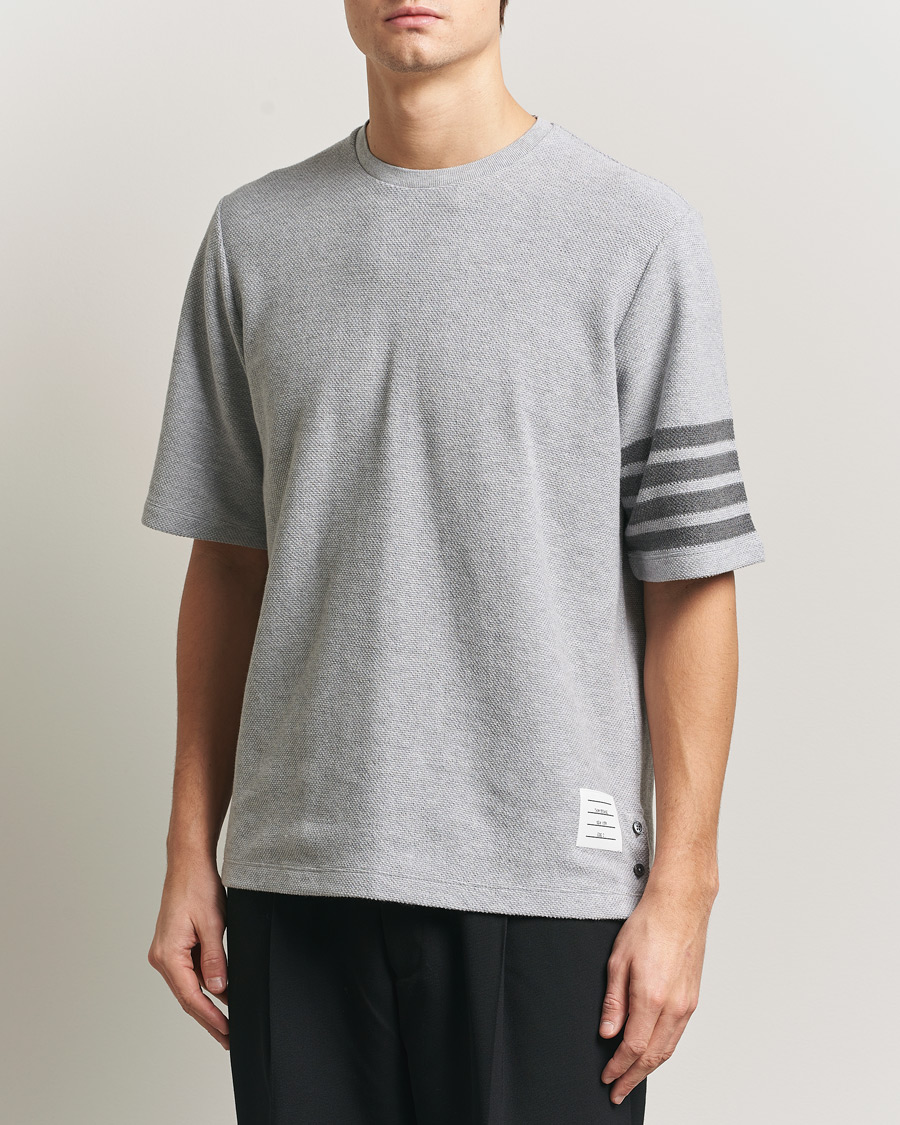 Herre | T-Shirts | Thom Browne | Textured Pique 4 Bar T-Shirt Pale Grey