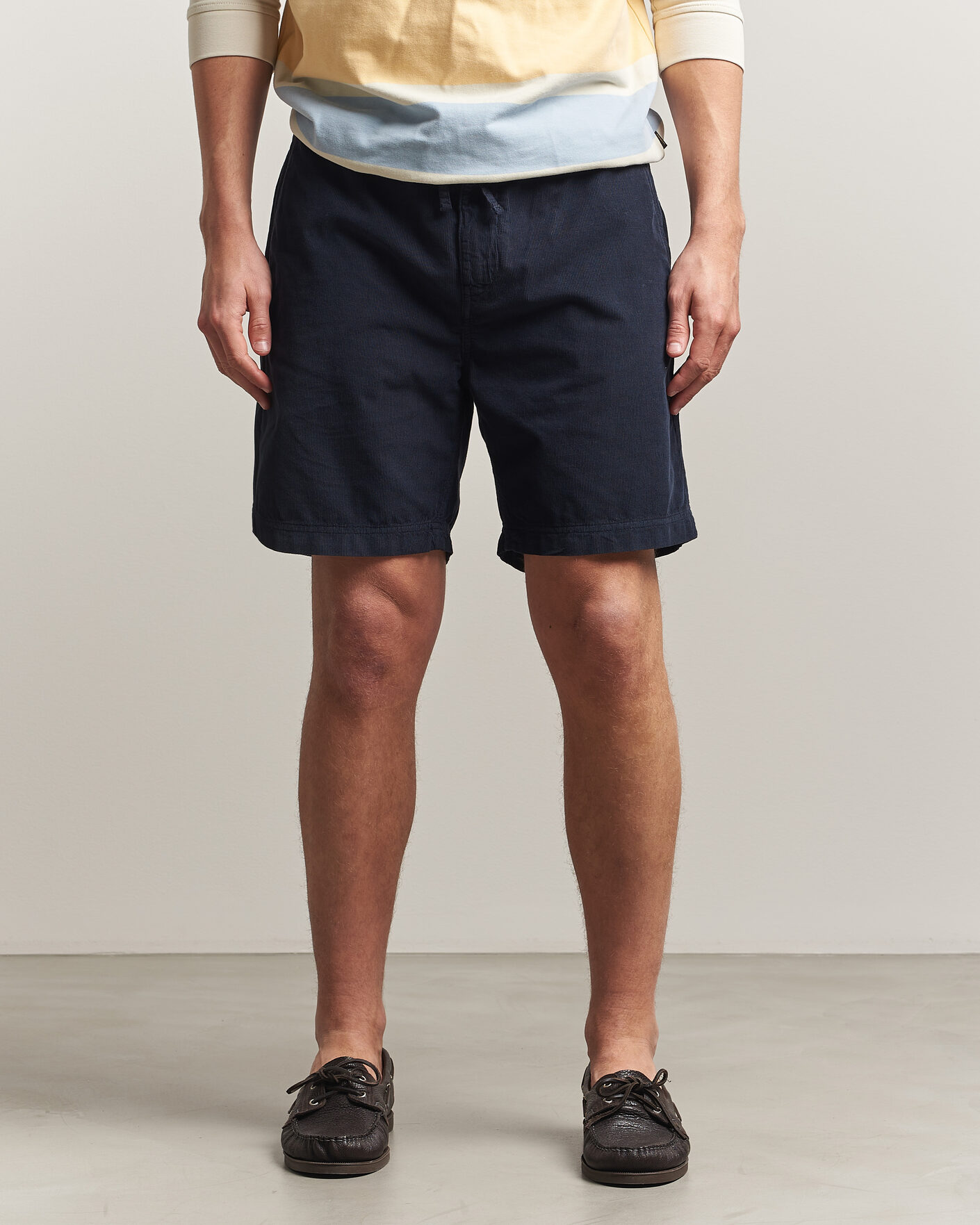 Morris Fenix Summer Cord Shorts Dark Blue hos CareOfCarl.no