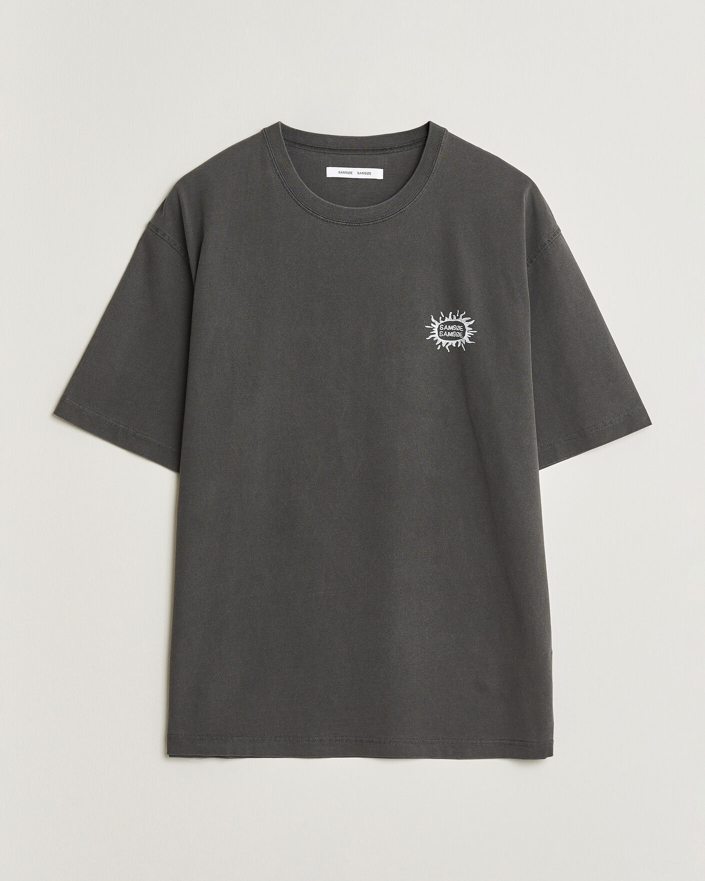 Herre | T-Shirts | Samsøe Samsøe | Gergei Printed Crew Neck T-Shirt Washed Black