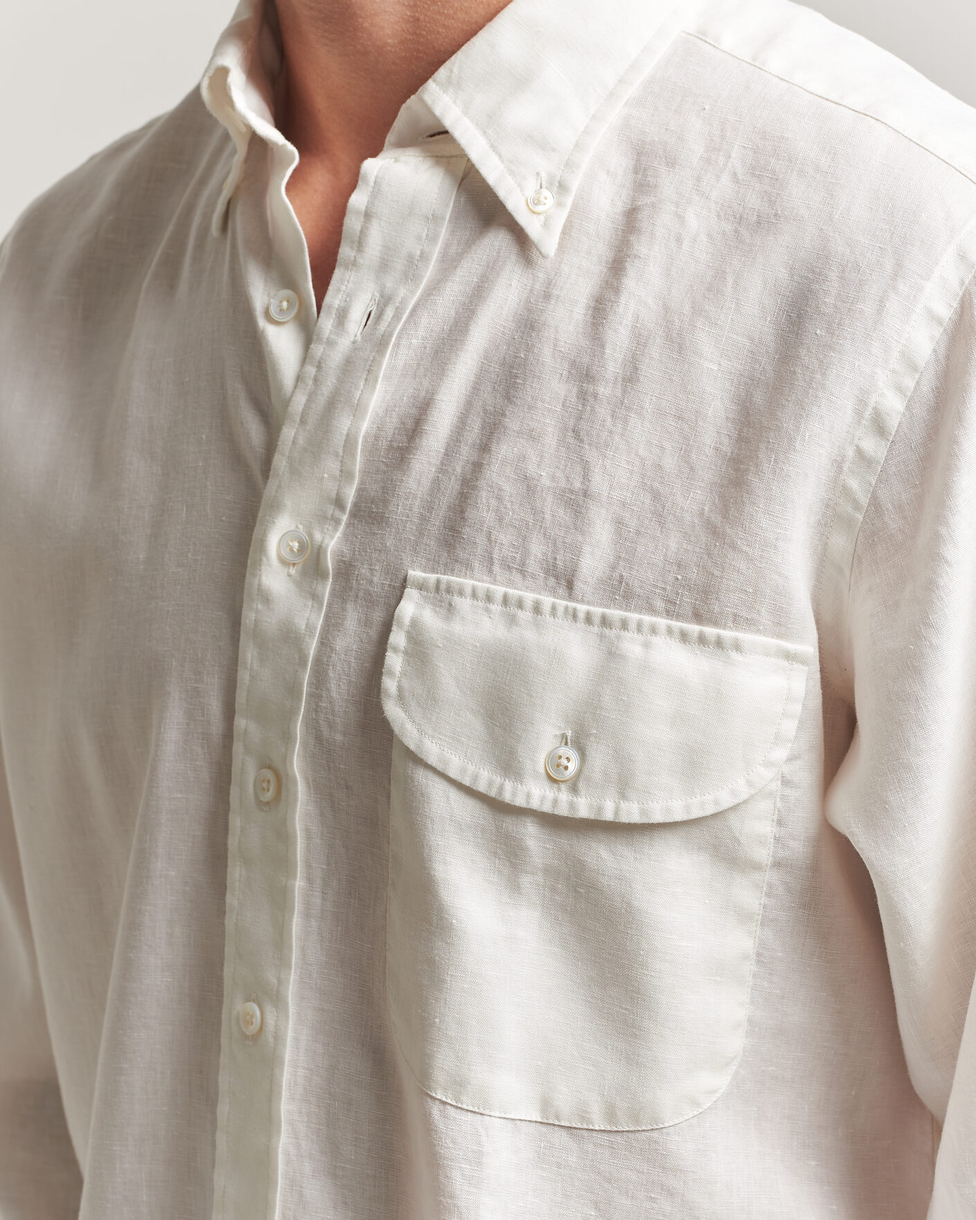 Herre | Skjorter | Drake's | Linen Button Down Curved Pocket Shirt White
