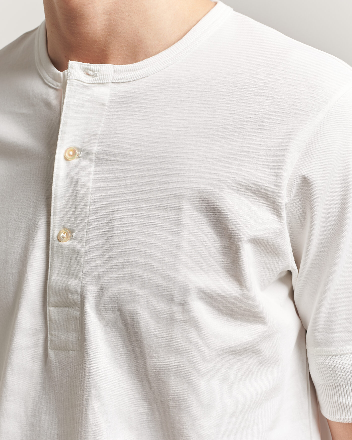 Herre | T-Shirts | Merz b. Schwanen | Classic Organic Cotton Short Sleeve Henley White
