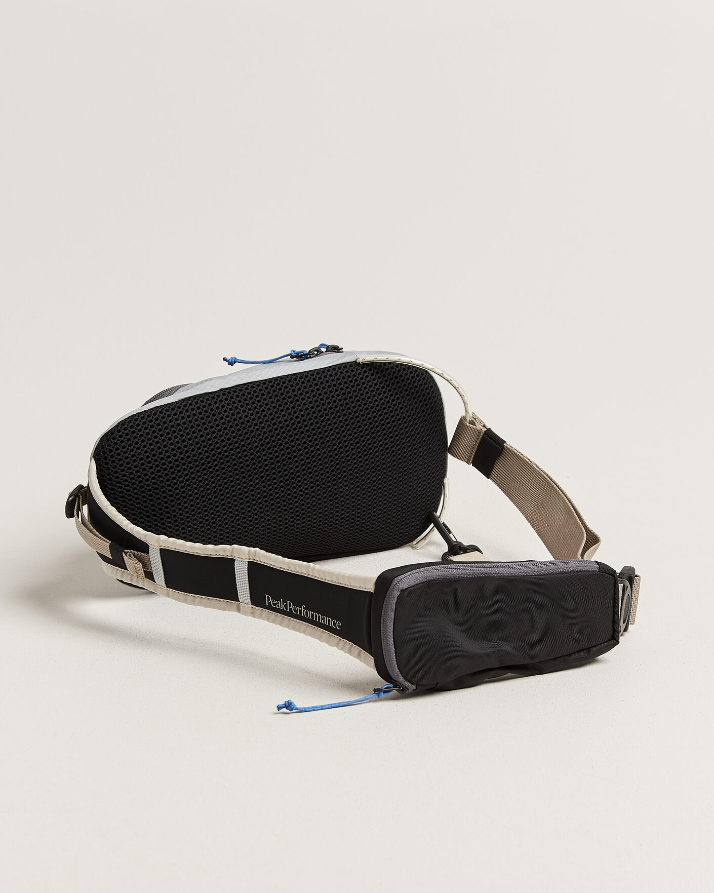 Herre | Vesker | Peak Performance | Outdoor Sling Bag Summit Smoke
