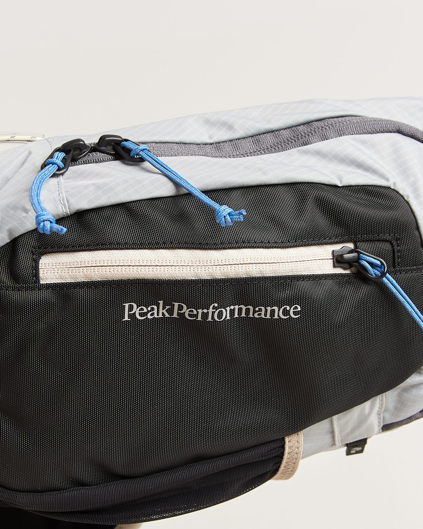 Herre | Vesker | Peak Performance | Outdoor Sling Bag Summit Smoke