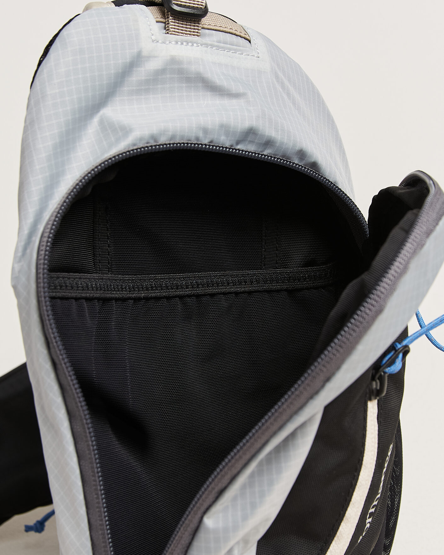 Herre | Vesker | Peak Performance | Outdoor Sling Bag Summit Smoke
