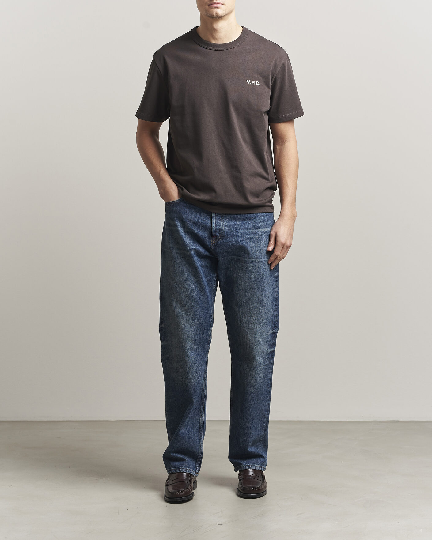 Herre | T-Shirts | A.P.C. | Boxy Fit Petit VPC T-Shirt Ecru Brown