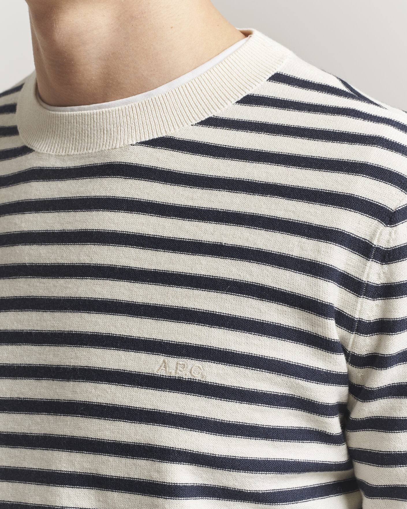 Herre | Gensere | A.P.C. | Paul Striped Knitted Sweater Ecru/Dark Navy