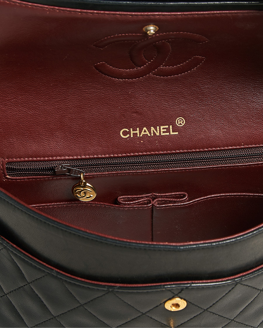 Herre | Pre-Owned & Vintage Bags | Chanel Pre-Owned | Classic Double Flap Square Medium Lambskin Black