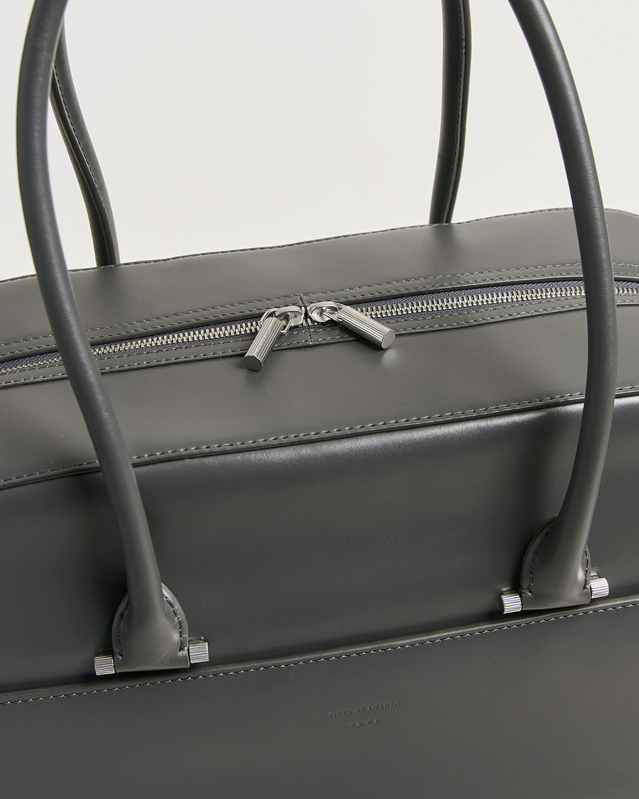 Herre | Vesker | Tiger of Sweden | Navisa Smooth Leather Weekendbag Jet Grey