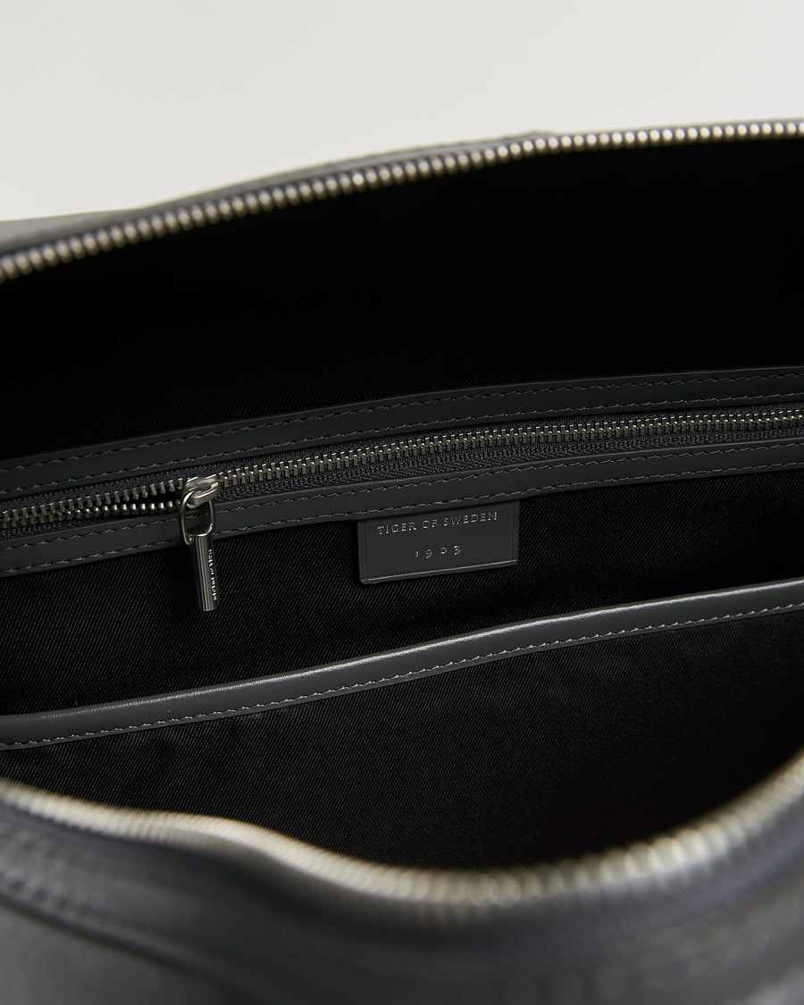 Herre | Vesker | Tiger of Sweden | Navisa Smooth Leather Weekendbag Jet Grey