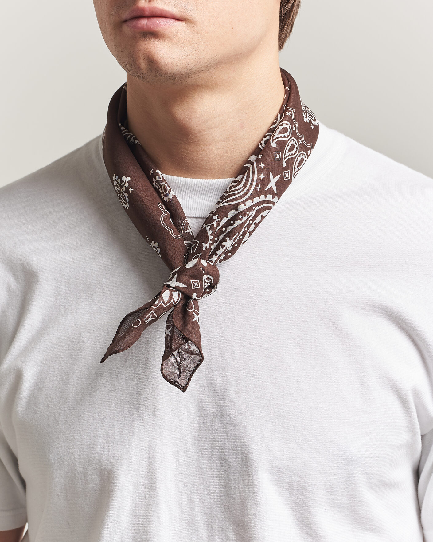 Herre | Scarves | Amanda Christensen | Cotton Voilé Paisley Bandana Dark Brown