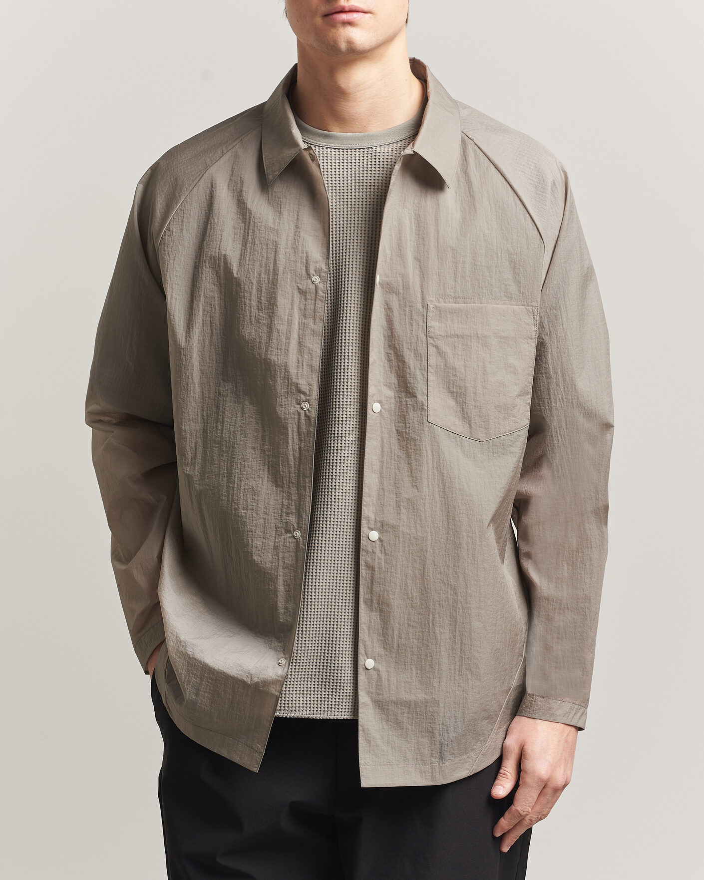 Herre | Skjorter | Goldwin | Nylon Wind Shirt Arid Beige