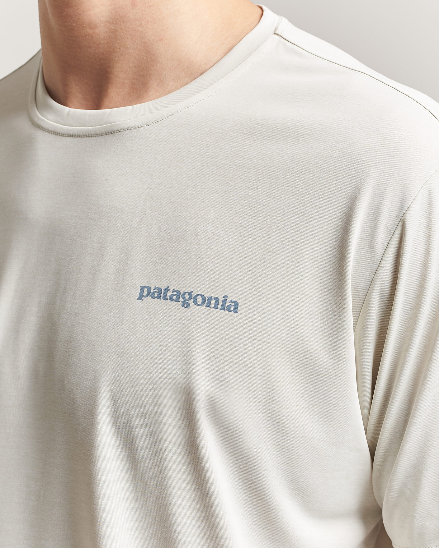 Herre | T-Shirts | Patagonia | Cap Cool Daily Logo T-Shirt Dyno White