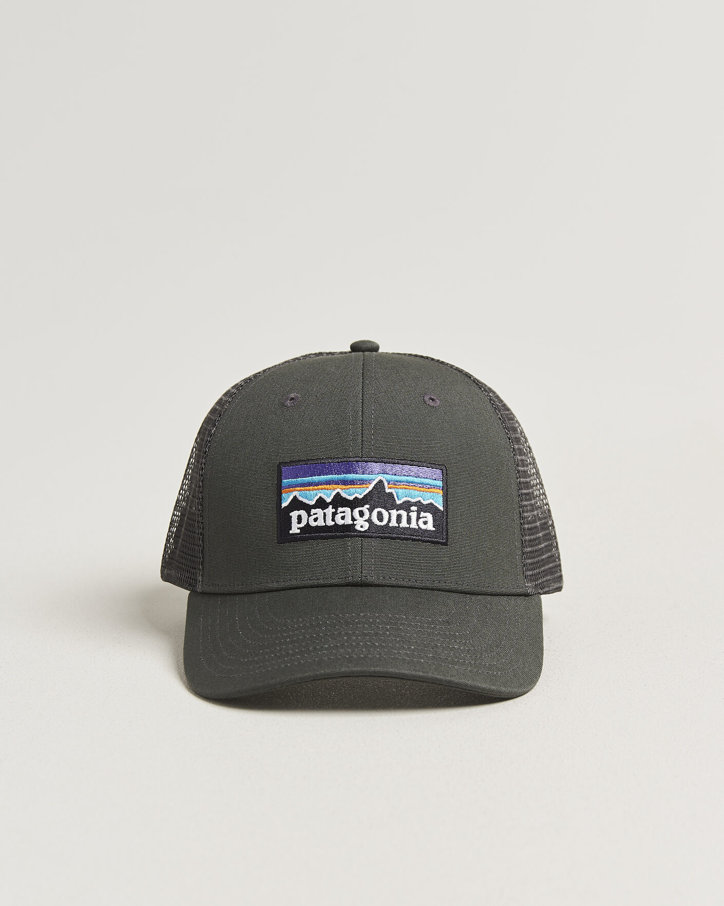 Herre | Hatter og capser | Patagonia | P-6 Logo LoPro Trucker Hat Forge Grey