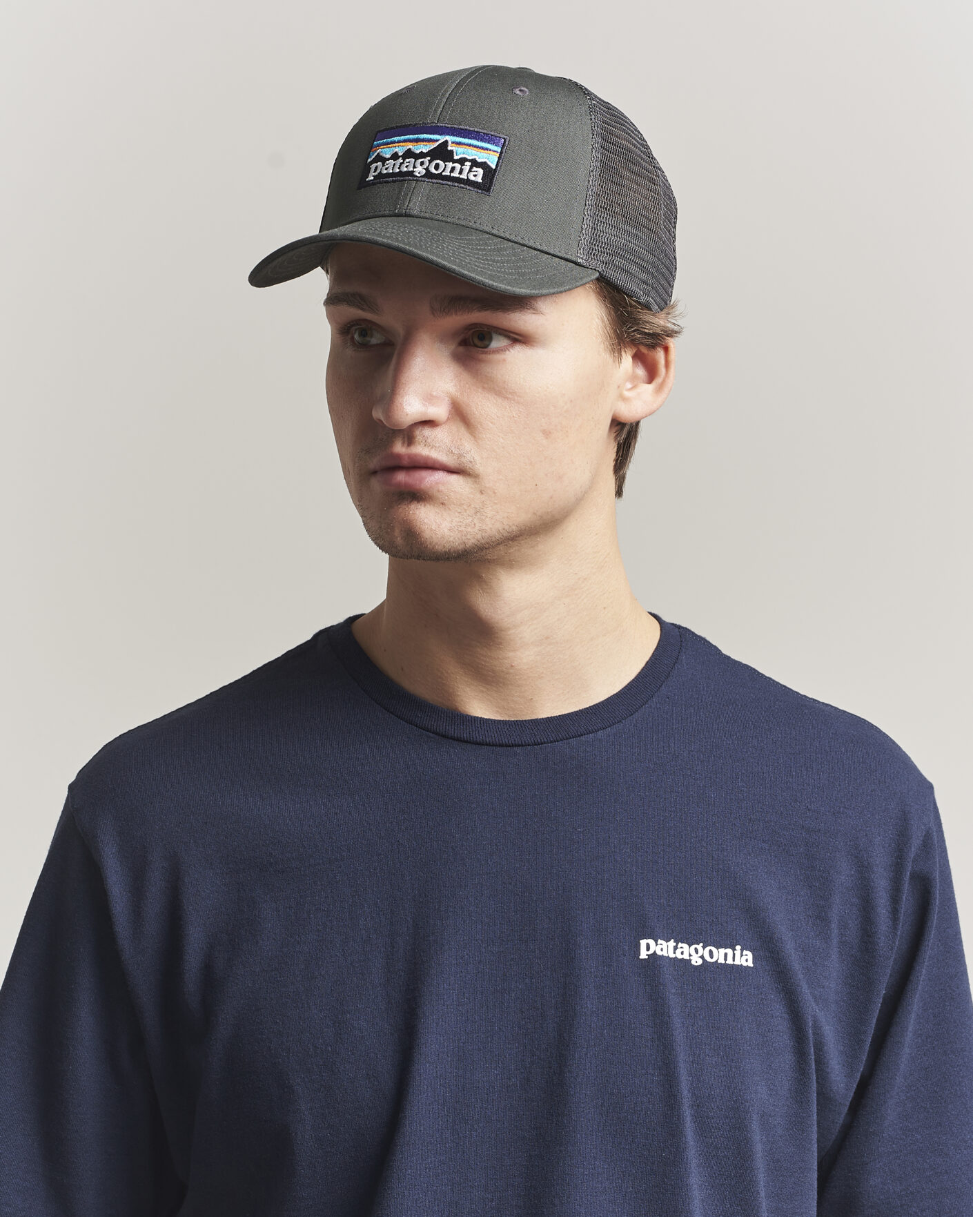 Herre | Hatter og capser | Patagonia | P-6 Logo LoPro Trucker Hat Forge Grey