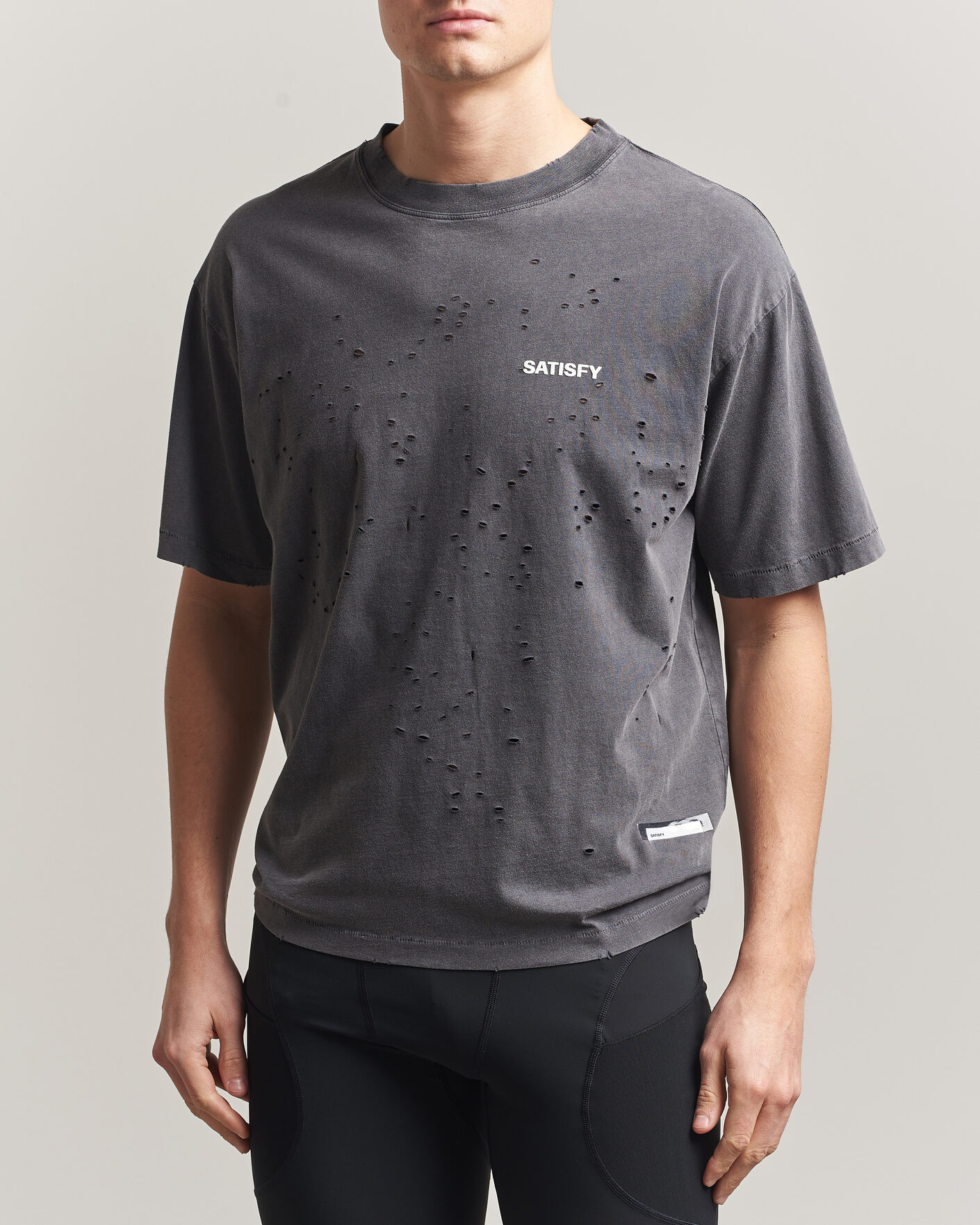 Herre | T-Shirts | Satisfy | MothTech Small Logo T-Shirt Aged Black