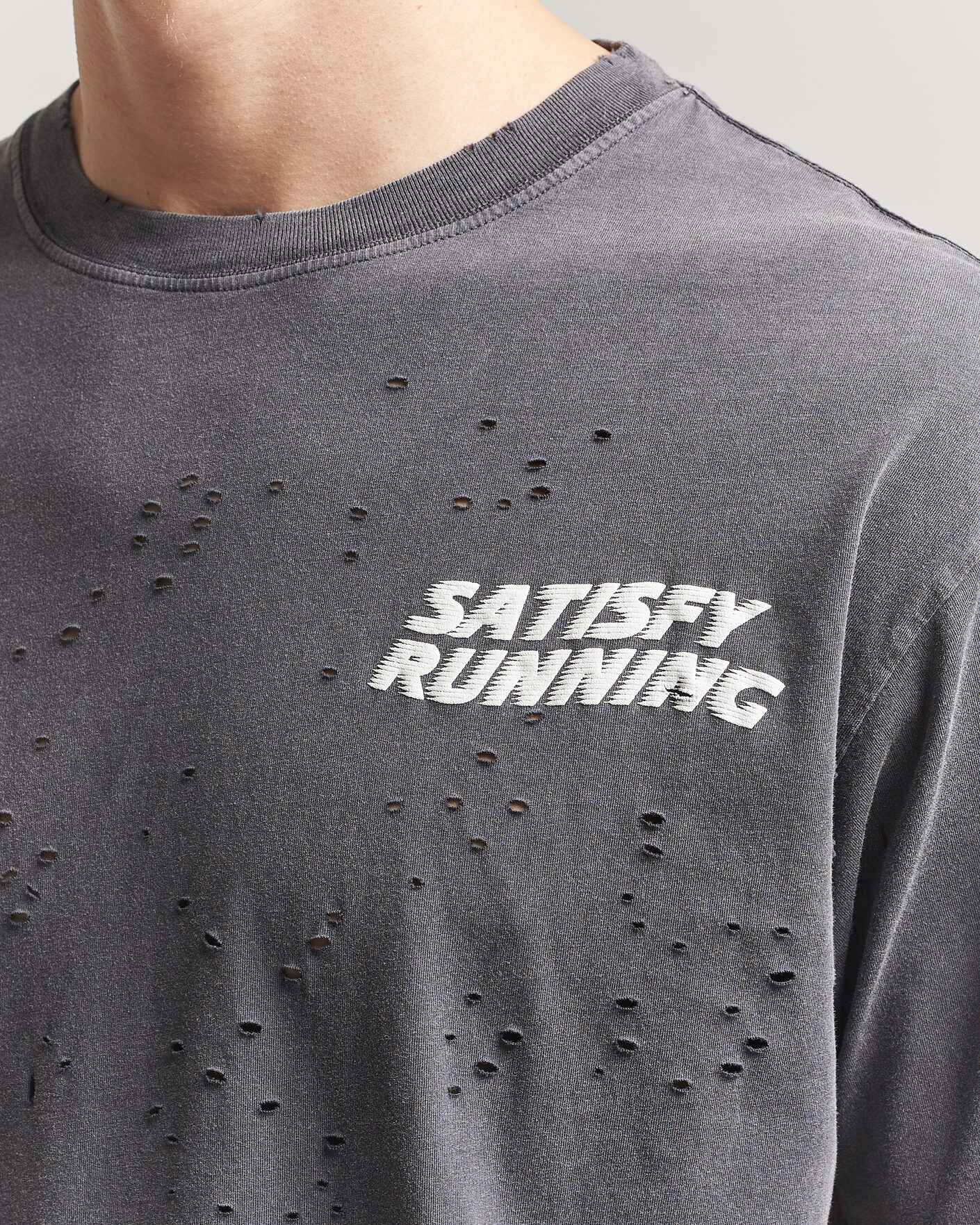 Herre | T-Shirts | Satisfy | MothTech Small Logo T-Shirt Aged Black