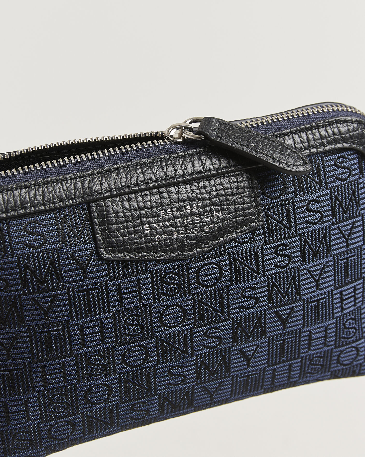 Herre | Vesker | Smythson | Canvas Stamp Small Travel Pouch Navy