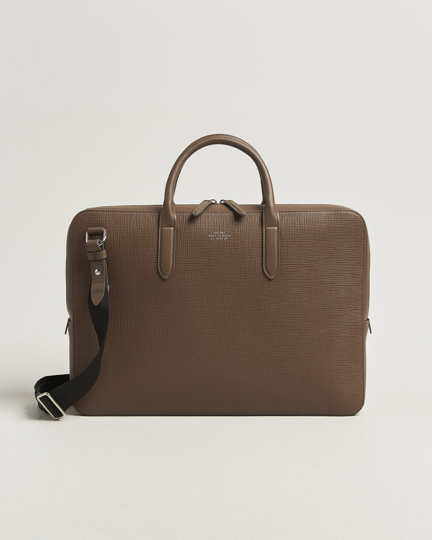 Herre | Vesker | Smythson | Panama Slim Lightweight Briefcase Fawn