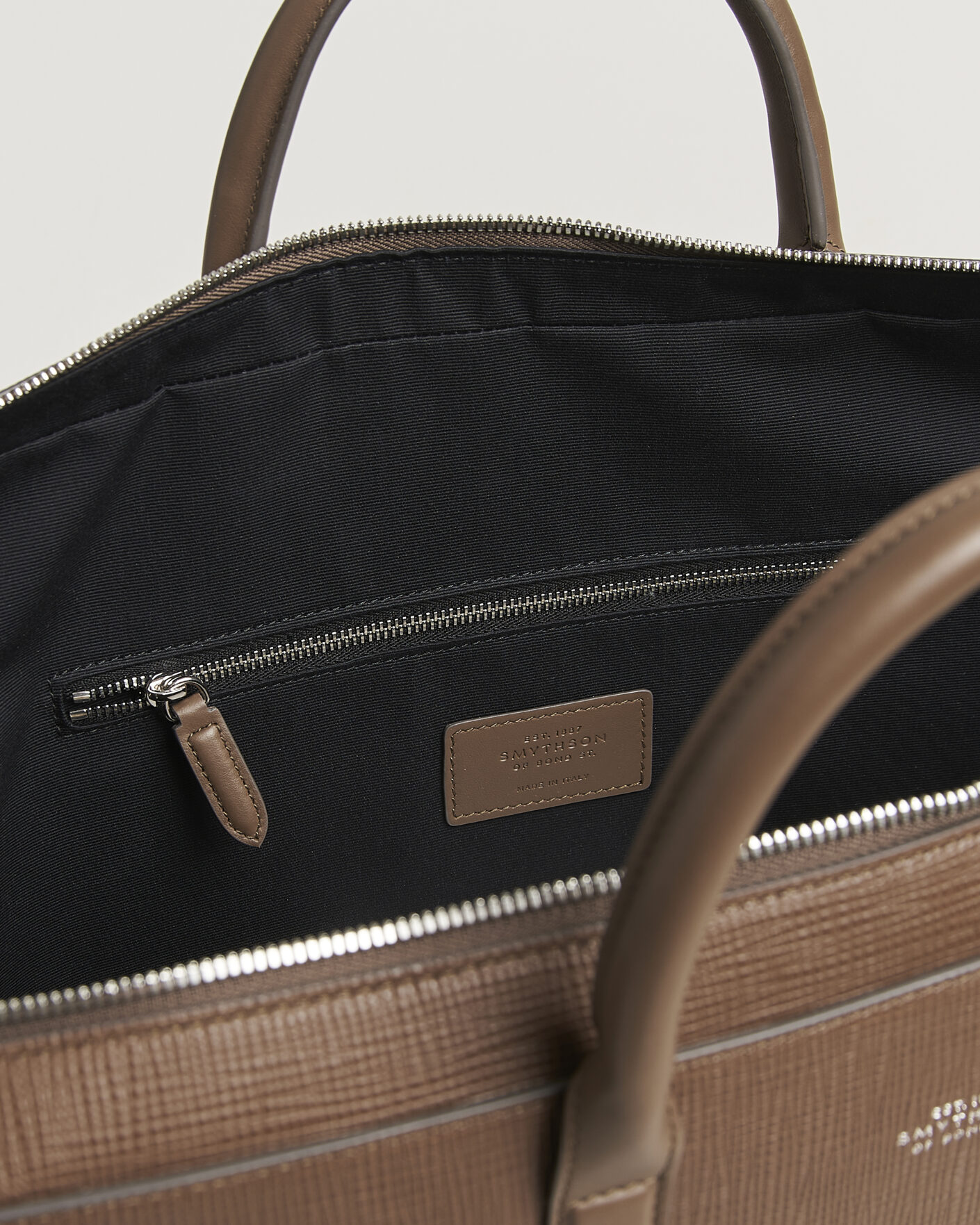 Herre | Vesker | Smythson | Panama Slim Lightweight Briefcase Fawn
